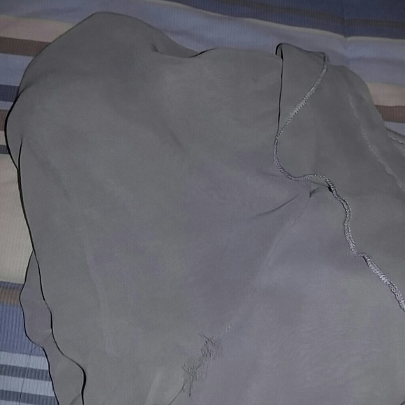 Gray top - Picture 3 of 5